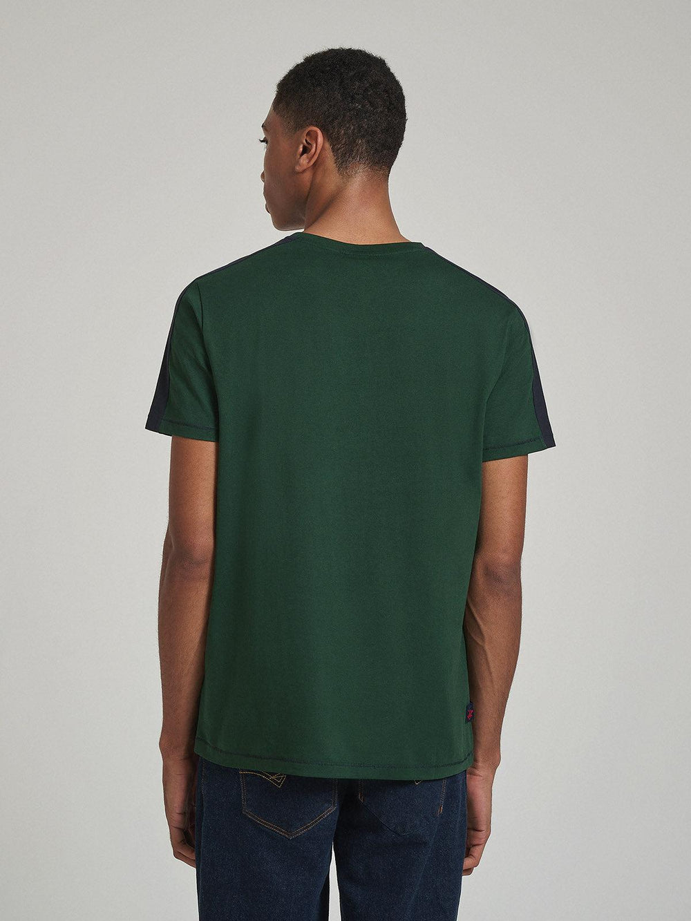 CONTRAST DETAIL BLOCK PRINT T-SHIRT ARMY GREEN – BEVERLY HILLS
