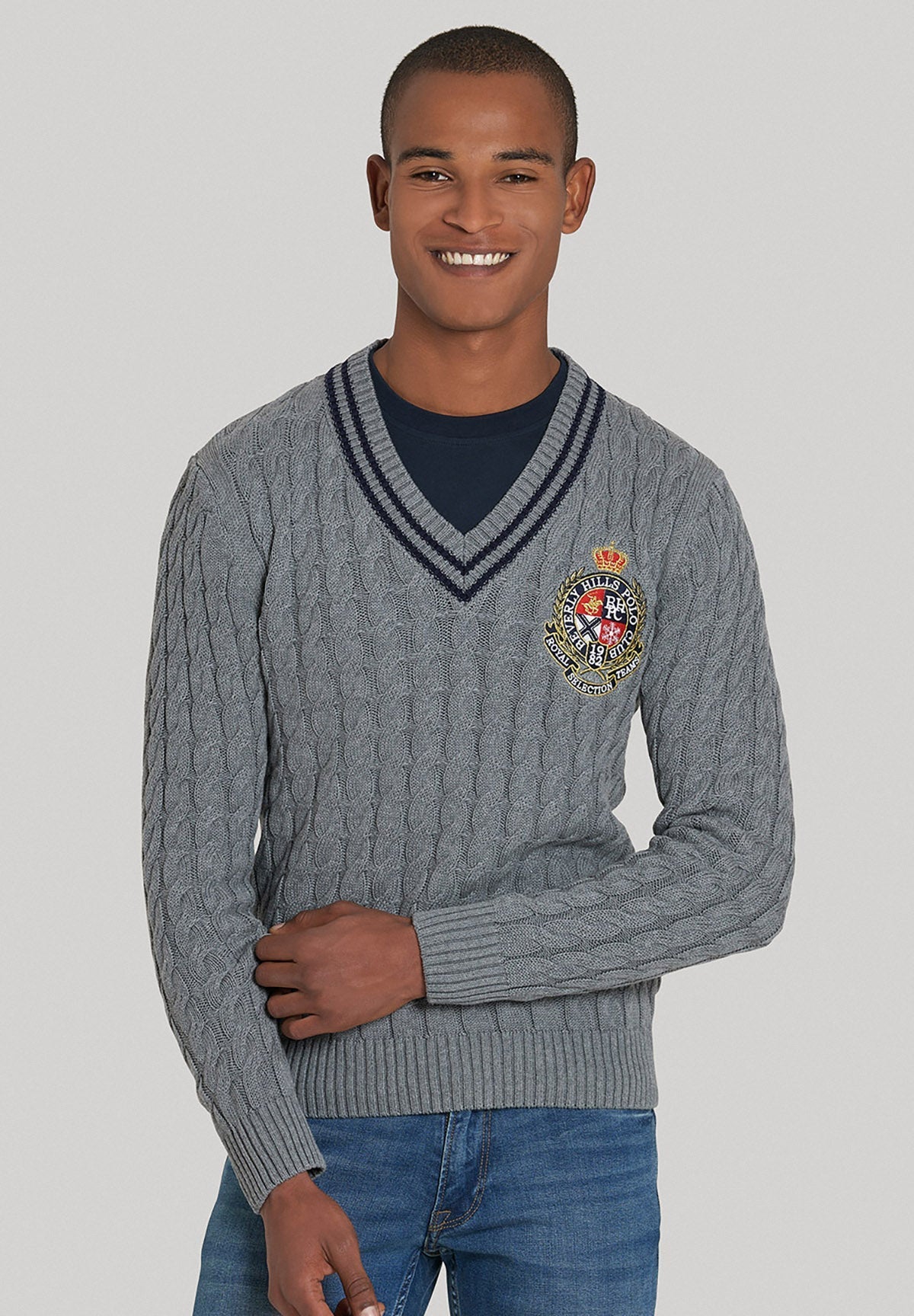 HERALDIC CREST CABLE KNIT V NECK SWEATER HEATHER GREY BEVERLY HILLS POLO CLUB