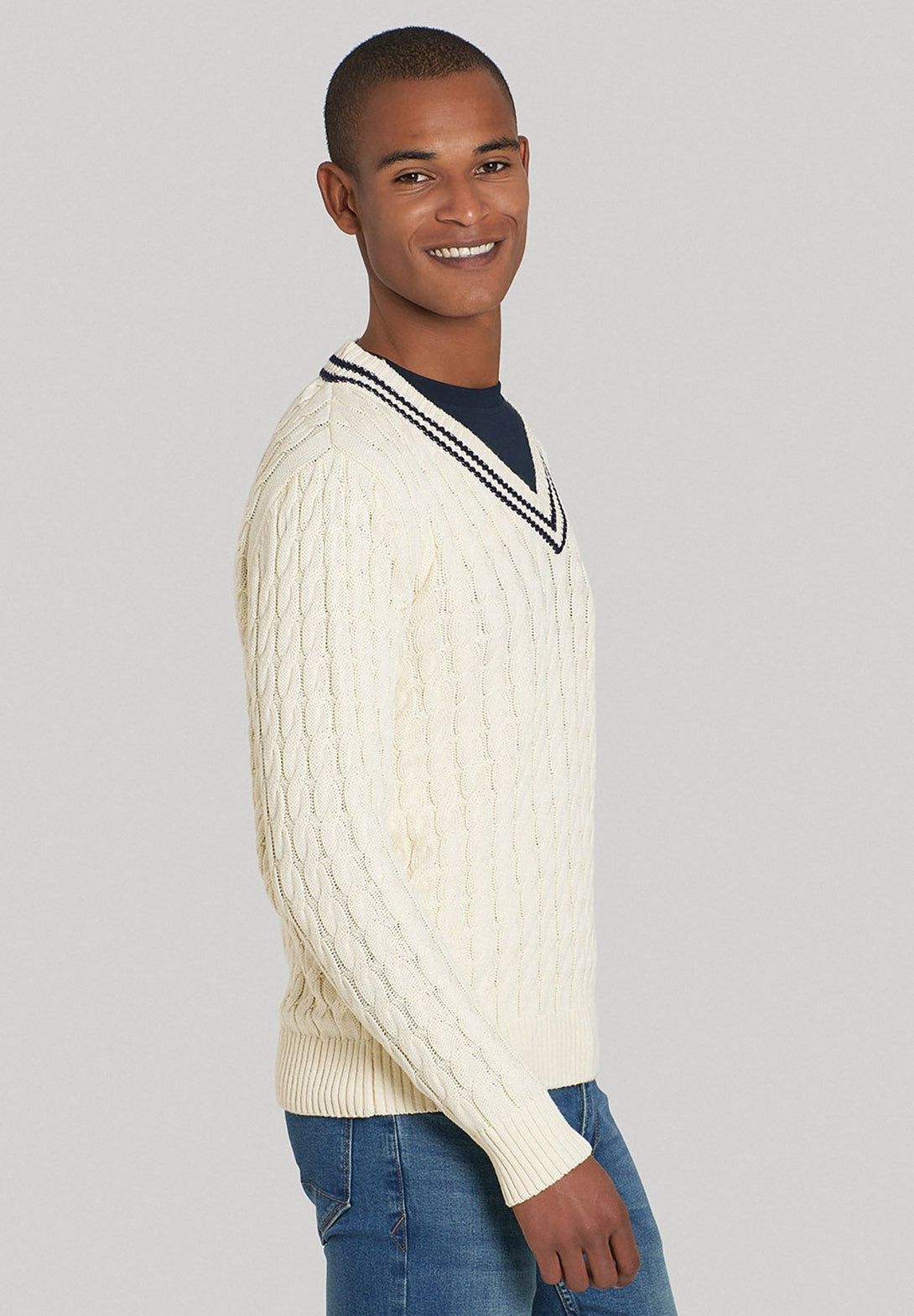 Beverly Hills Polo Club UK-HERALDIC CREST CABLE-KNIT V-NECK SWEATER OFF WHITE